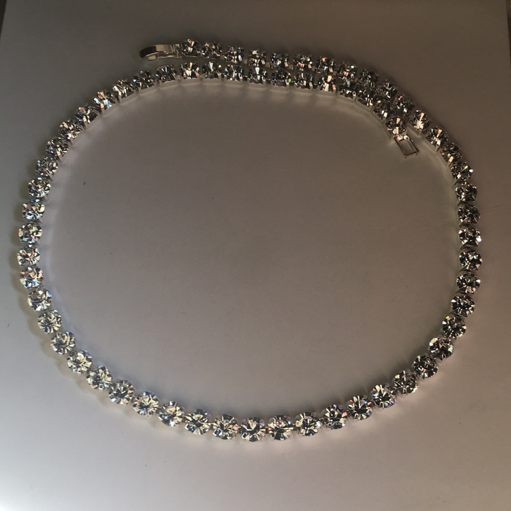New! Elegant Rhinestone Necklace - Picture 3 of 7